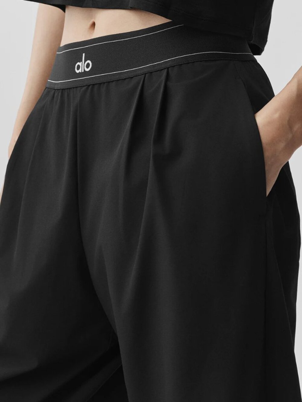 NWT Black ALO Yoga 😃 Women’s High Rise Wide Leg Trousers - Authentic👖